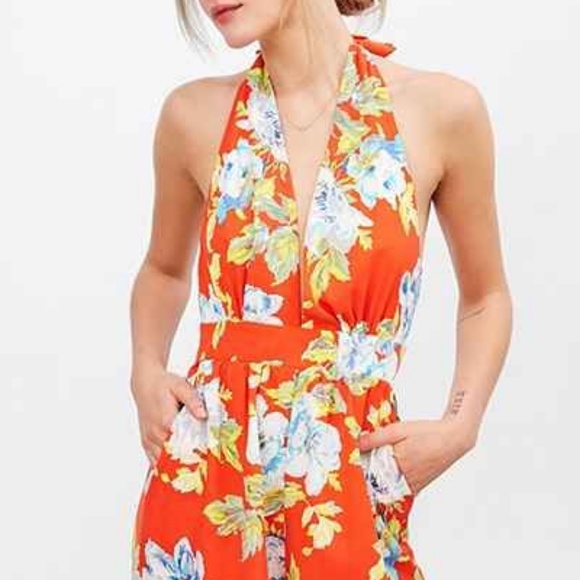 🌟 Kimchi Blue Floral Romper NWT Urban Outfitters - Picture 2 of 7